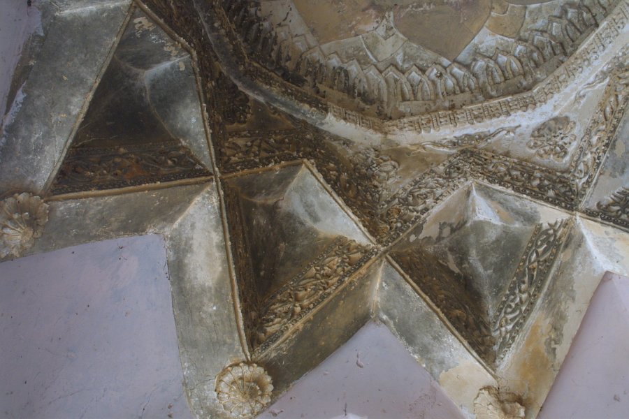 1420000_CeilingDetailQueensBathHampi.jpg - The Queens Bath. Hampi.