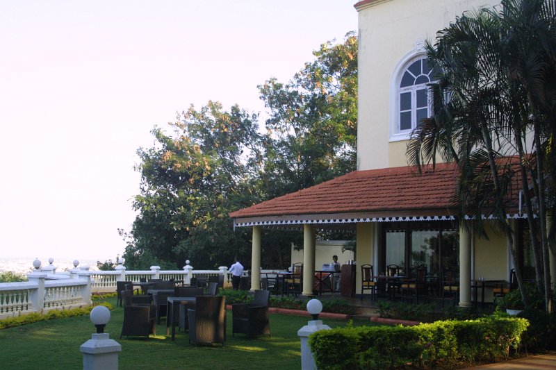 1554000_TajGardenRetreatHotelGarden.jpg - The Taj Garden Retreat Hotel. Madurai.