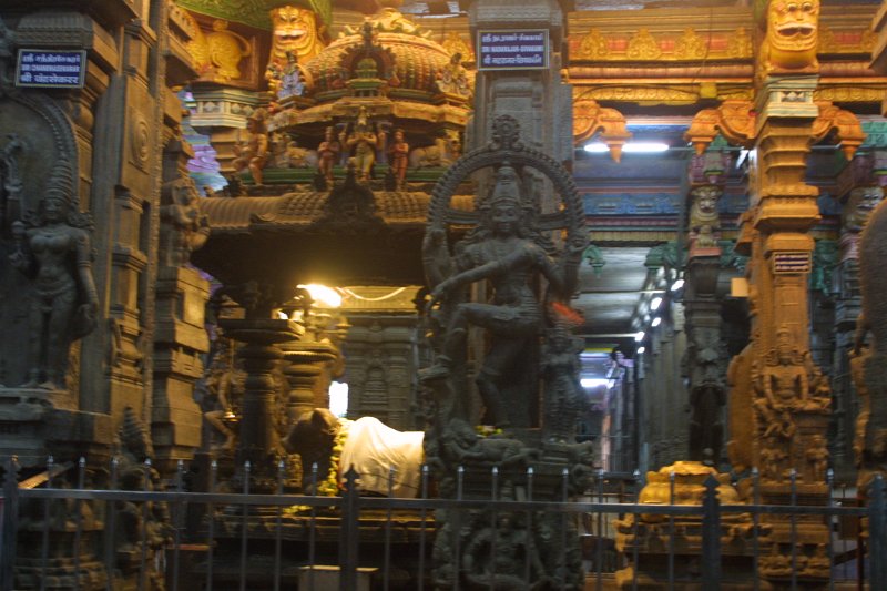 1577000_InsideMeenakshiTemple.jpg - Inside the Meenakshi Temple. Madurai.