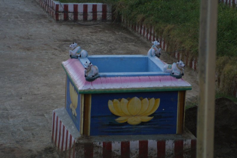 1596000_TankMeenakshiTemple.jpg - Tank inside the Meenakshi Temple. Madurai.