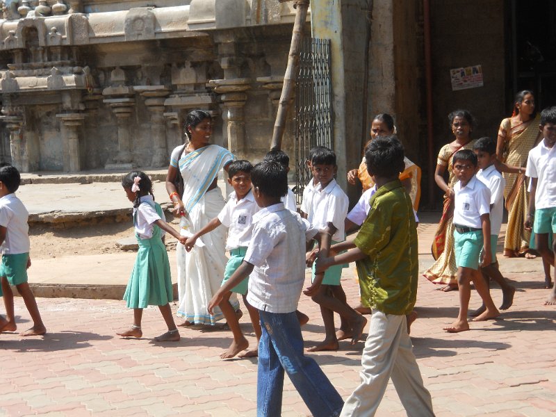 1620814_SchoolKidsAtTemple.jpg - School group at the Meenakshi Temple. Madurai.