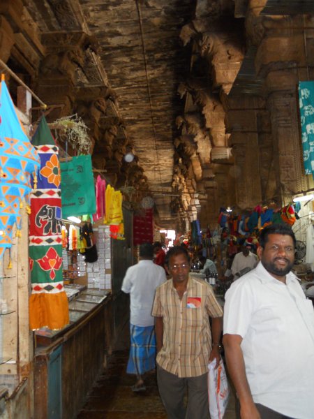 1621817_ClothingMarketMadurai.jpg - Clothing market in Madurai.