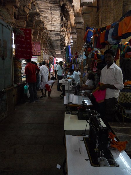 1621818_ClothingMarketMadurai.jpg - Clothing market in Madurai.