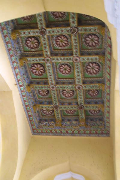 1633000_ThirumalaiNayakPalace.jpg - Ceiling at the Thirumalai Nayak Palace. Madurai