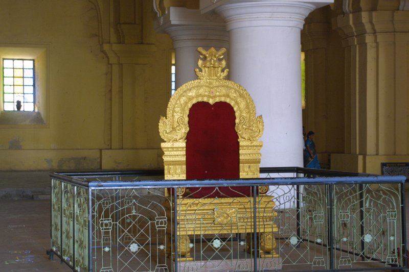 1634000_ThirumalaiNayakThrone.jpg - Throne at the Thirumalai Nayak Palace. Madurai