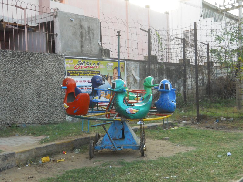 1656859_AmusementRideNearTankMadurai.jpg - Amusement ride near Teppakulam Tank. Madurai.