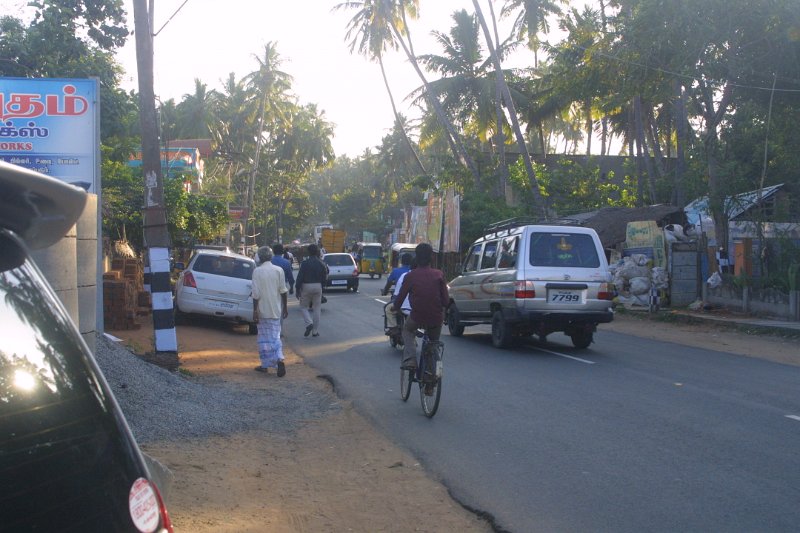 1895000_OnTheRoadBackToPondi.jpg - Road back to Pondicherry.