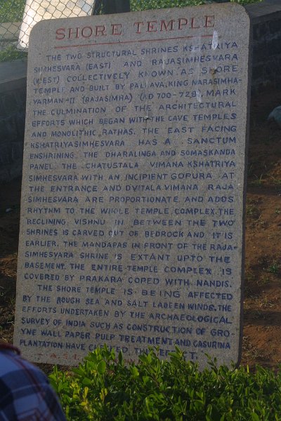 1922000_PlaqueAtShoreTempleAtMahabalipuram.jpg - Plaque about the Shore Temple at Mahabalipuram.