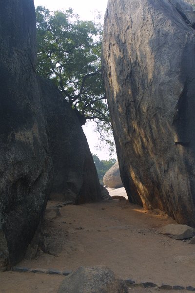 1953000_WayToTrimurthyCave.jpg - The way to Trimurti Cave. Mahabalipuram.
