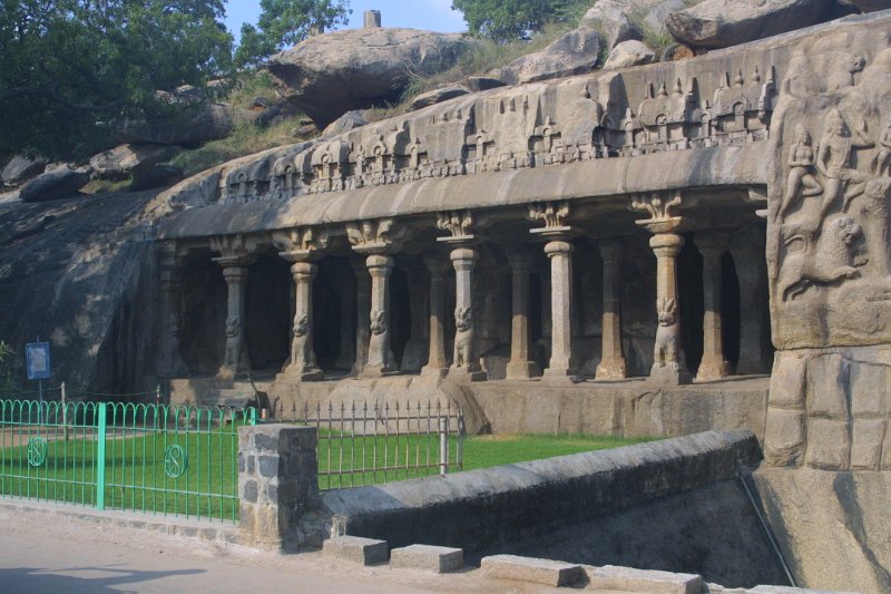 1959000_ArjunasPenance.jpg - Temple beside Arjuna's Penance carving. Mahabalipuram.