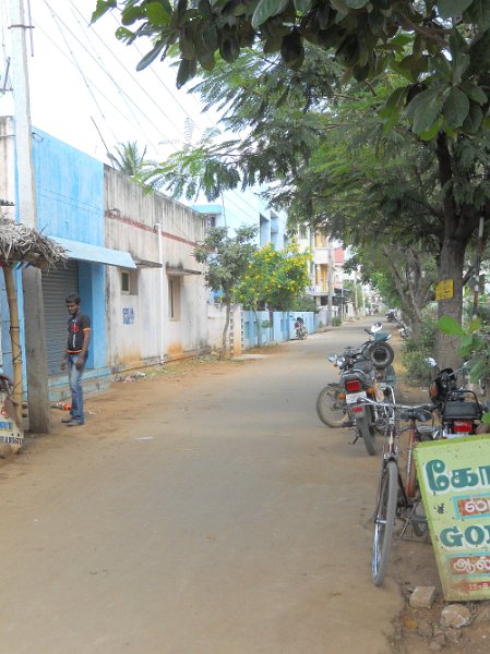 1681872_OnTheRoadTamilNadu.jpg - Street sceen in Tamil Nadu.