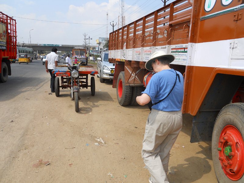 1681877_CellPhoneStopTamilNadu.jpg - We stopped to buy cell phone minutes by the road in Tamil Nadu.
