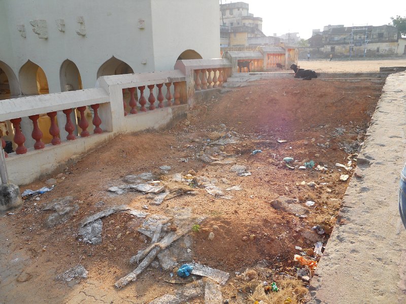 1712902_BesideTanjorePalaceThanjavur.jpg - Beside the Tanjore Palace. Thanjavur