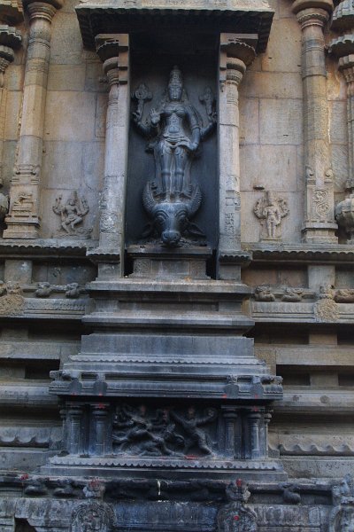1733000_BrihadisvaraTemple.jpg - Vishu statue at the Brihadisvara Temple. Thanjavur.