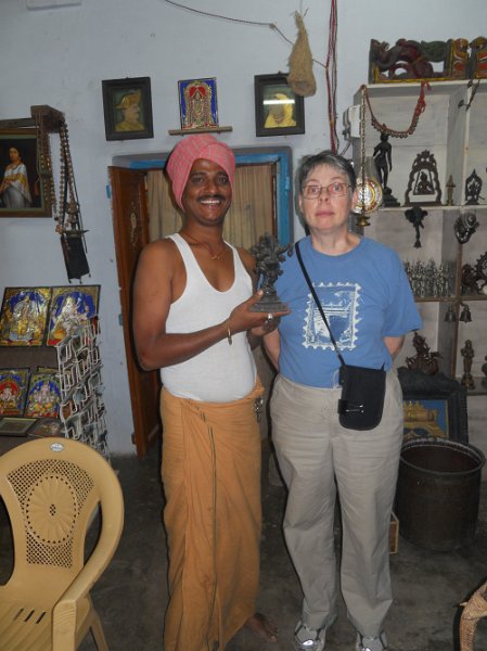 1742915_KathyAndArtistThanjavur.jpg - The artist with Kathy. Thanjavur.