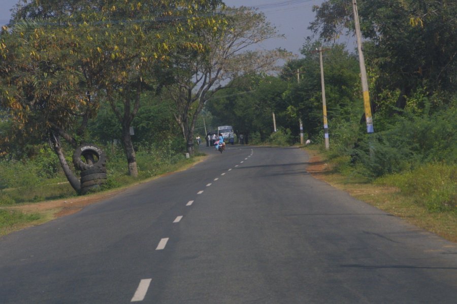 1758000_OffToDarasuram.jpg - On the road to Darasuram.