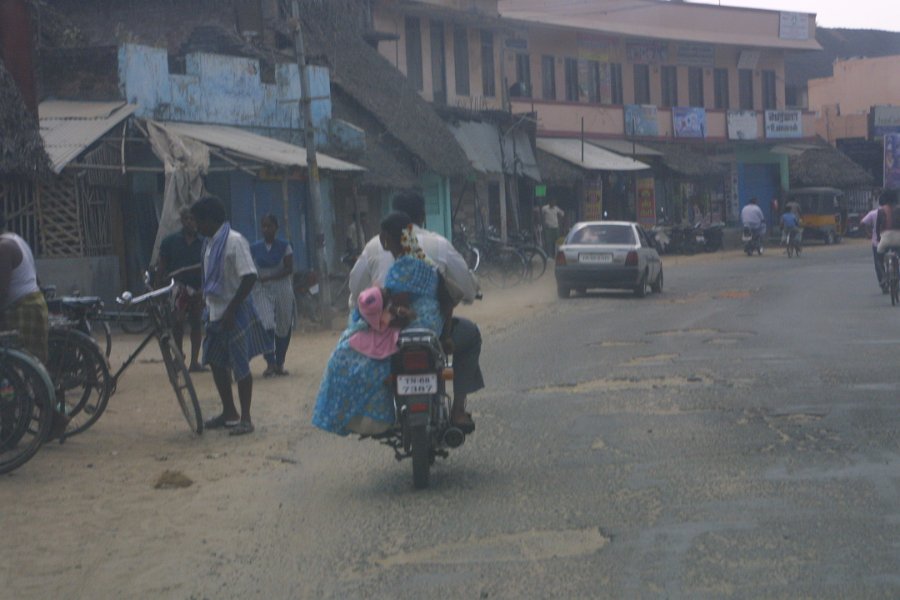 1803000_FamilyOnMotorcycle.jpg - Family on a motorcycle.