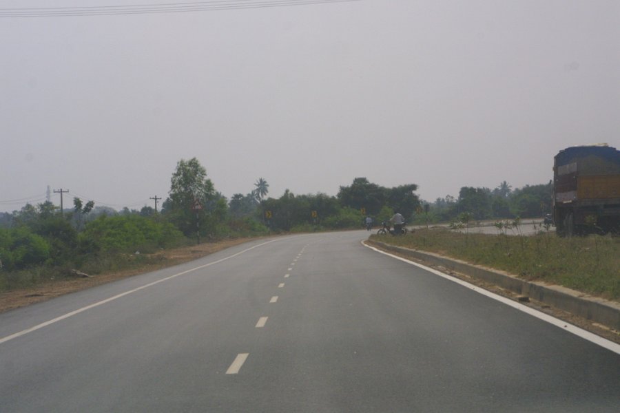 1808000_RoadToThiruchi.jpg - On the road to Thiruchi.