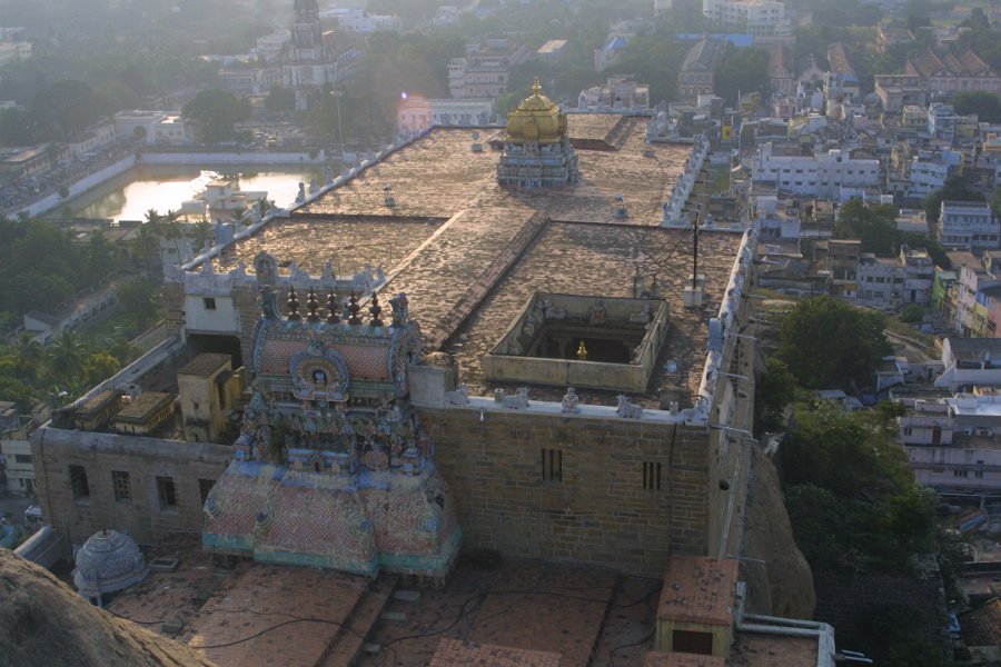 1827000_ViewFromRockFortTemple.jpg - View of Sri Naganathar Swamy Temple from the Rock Fort. Thiruchi.
