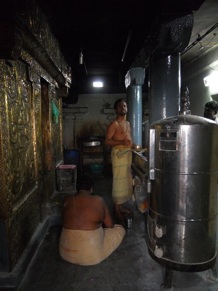 1830948_PriestsAtRockFortThiruchi.jpg - Priests at the Rock Fort Temple. Thiruchi.