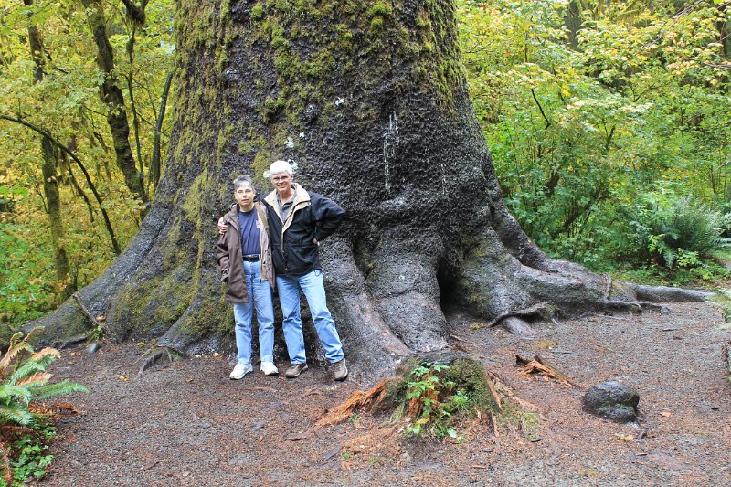 IMG_0657.JPG - Kathy and Jim in front of the "Big Spruce".